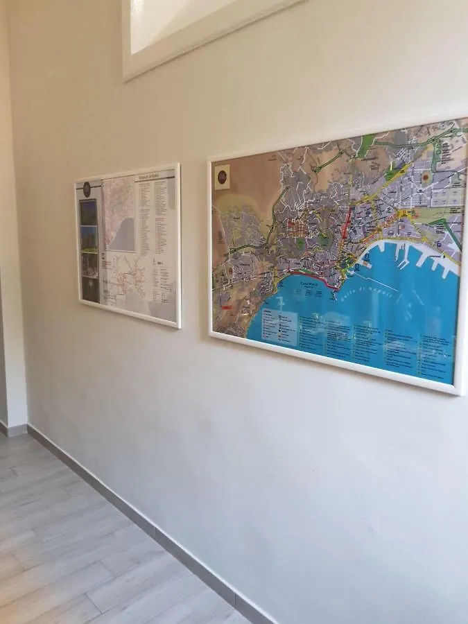 B&B One Naples 0*,